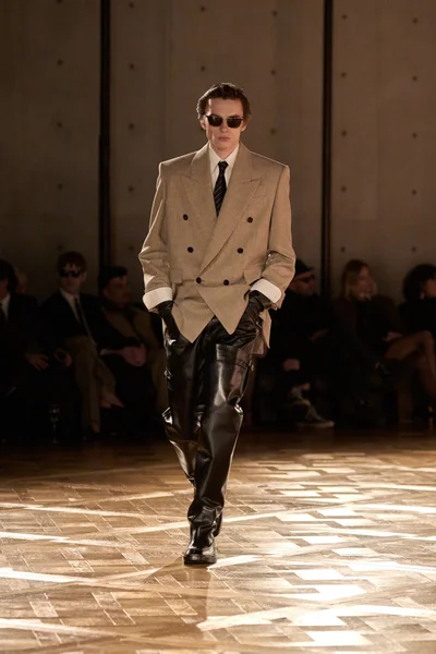 Look 25